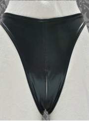 Leather-look thong black Ouvert F.Girth - Deutsche Produktion